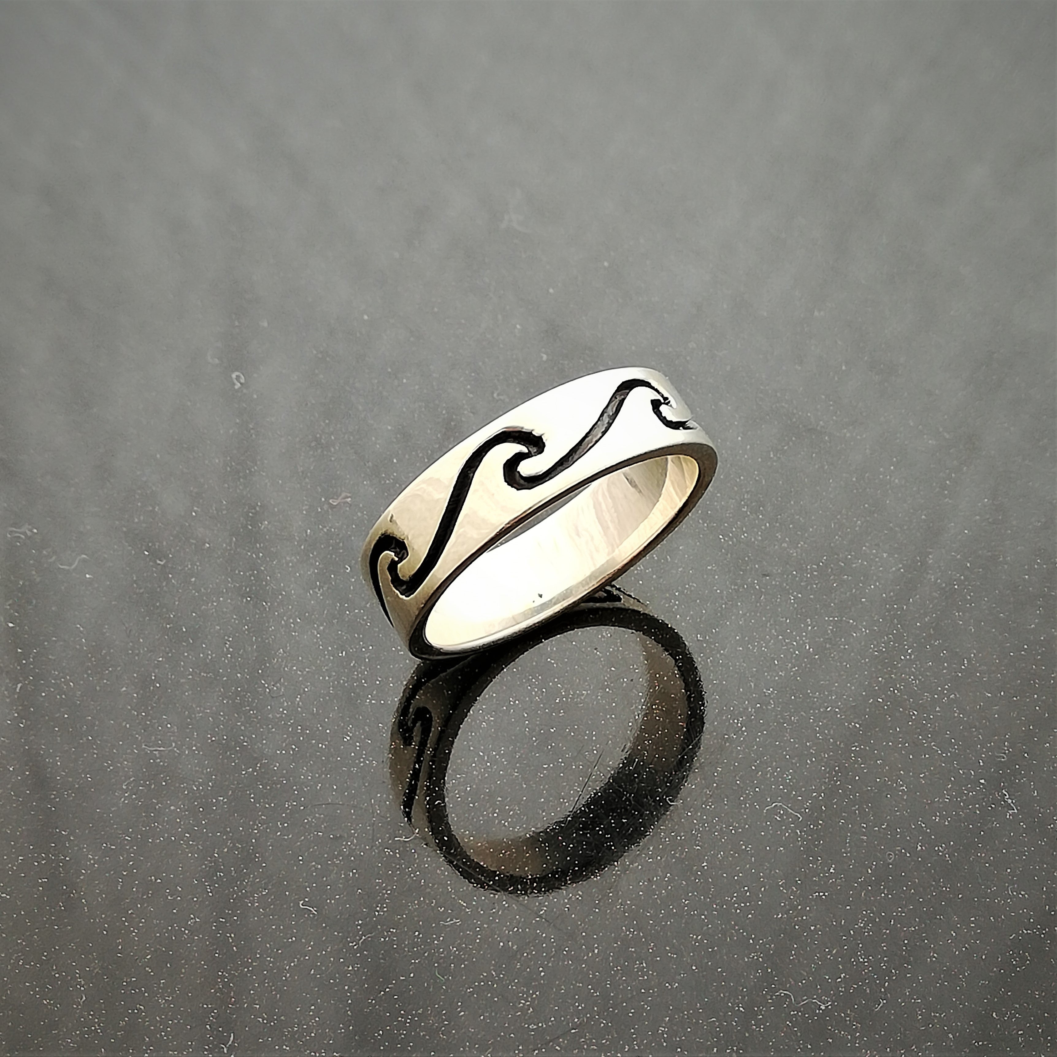 Waves Ring